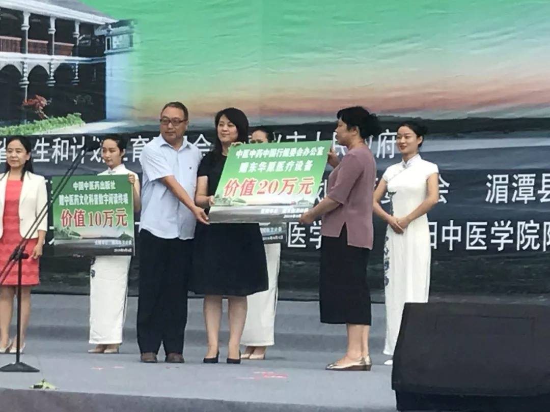 東華原醫(yī)療捐贈(zèng)了價(jià)值20余萬(wàn)元的醫(yī)療設(shè)備 東華原醫(yī)療捐贈(zèng)了價(jià)值20余萬(wàn)元的醫(yī)療設(shè)備